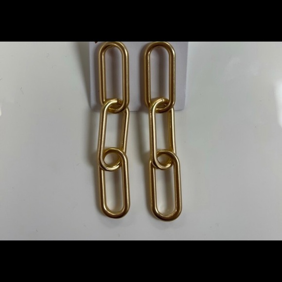 Gold tone chain link earrings - Picture 4 of 4